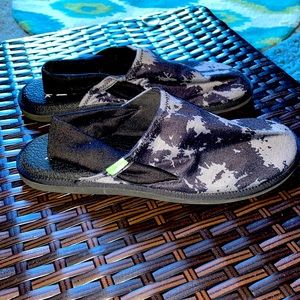 Sanuk water sandals with squishy soles! Super Comfy!!💖💖💖